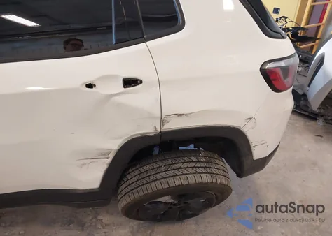 2018 Jeep Compass Latitude 4X4 from USA, damaged, VIN 3C4NJDBBXJT349731